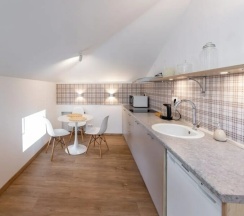 Студия с Мансардными окнами в Кarl House