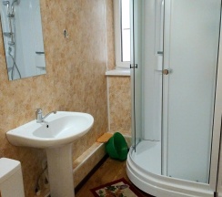 Комната стандарт с 1 односпальной и 1 двуспальной кроватью в Надежда