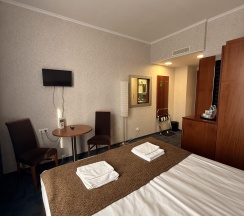 Номер комфорт с 1 двуспальной кроватью в Рублев