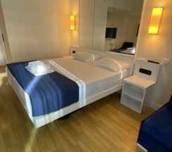 Трёхместный номер Standard с балконом и с видом на море в Апарт-отель MyGeorgia LLC Orbi City