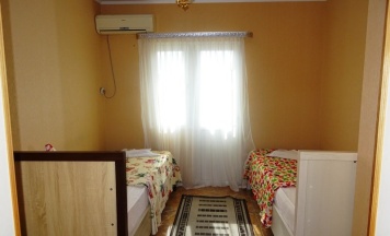 Четырёхместный номер Standard с балконом и с видом на город в Якорь