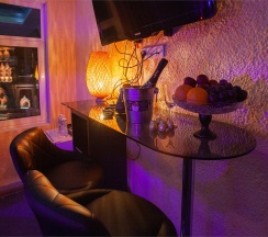 Улучшенный номер с большой круглой кроватью в Скайвью сити