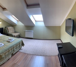 Двухместный номер мансардного типа в Акс