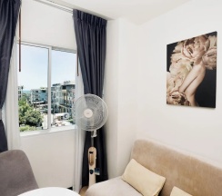 Номер Deluxe с балконом и с видом на море в Beach 7 Condo by GrandisVillas