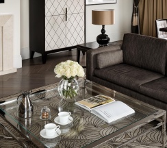 Номер люкс посольский с 1 двуспальной кроватью в Four Seasons Hotel Moscow