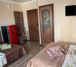 Четырёхместный номер с балконом в Лорис