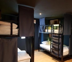 Кровать в общем номере в Borbaboom Phuket Poshtel And Hostel Sha By Zuzu