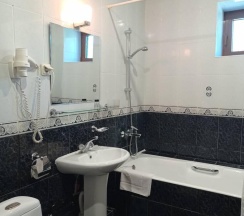 Номер полулюкс семейный с 4 односпальными кроватями в Печора