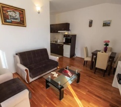 Апартаменты c 1 комнатой с балконом и с видом на море в Apartmani Nica