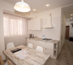 2 комнатный люкс с кухней в Venezia