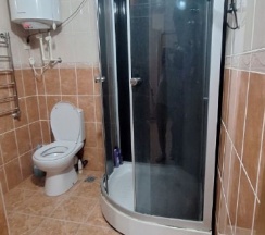 Люкс номер для семьи с большой кроватью и кухней в Гостевой дом