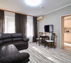 Коттедж с одной спальней в Салют