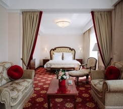 Номер Джуниор Сюит в Ring Premier Hotel