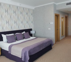 Номер стандарт улучшенный с 1 двуспальной кроватью в Юрибей