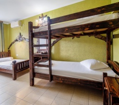 Трёхместный номер с красивым видом из окна в Delsochi