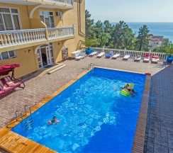 Семейный  с балконом  видом на море и бассейн в Aqualife