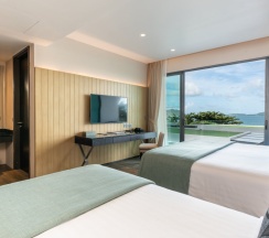 Двухместный номер Family с видом на море двуспальная кровать в My Beach Resort Phuket