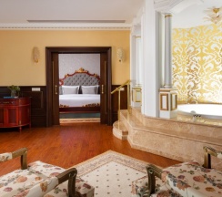 Люкс Presidential с балконом и с красивым видом из окна в Rixos Almaty
