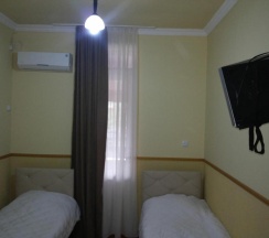 Двухместный номер Superior с балконом двуспальная кровать в Grand Guest House Kvariati