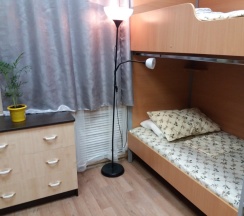 Кровать в общем номере в Агат