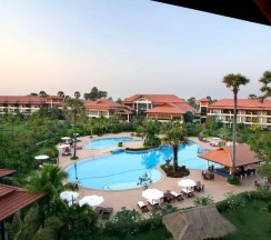 Люкс c 1 комнатой с видом на бассейн в Angkor Palace Resort & Spa