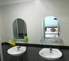 Кровать в общем номере в Gold Hotel