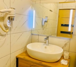 Двухместные апартаменты Comfort с 2 комнатами с балконом и с красивым видом из окна двуспальная кровать в Усадьба
