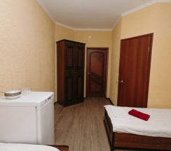 Четырёхместный номер Comfort с красивым видом из окна в Анапа Сити