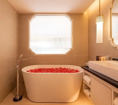 Двухместный люкс Lagoon Pool Access c 1 комнатой двуспальная кровать в Thavorn Palm Beach Resort Phuket