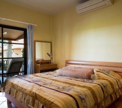 Коттедж с 3 комнатами в Sea Breeze House