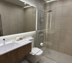 Двухместный номер Deluxe с балконом и с видом на горы (2 отдельные кровати) в Четыре сезона