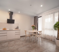 Улучшенные апартаменты с балконом в Co-Co Village