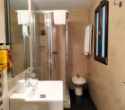 Четырёхместный семейный номер Standard в Casual Ilbira Granada Hotel