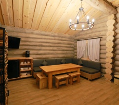 Коттедж с красивым видом из окна в WoodHouse