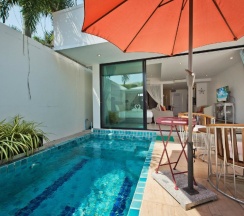 Двухместная вилла Deluxe с видом на бассейн двуспальная кровать в Tropicana Pool Villa