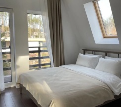 Семейный коттедж с балконом и с красивым видом из окна в Grand A-frame