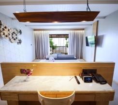 Двухместный номер Canna Deluxe с видом на море двуспальная кровать в Andaman Cannacia Resort & Spa