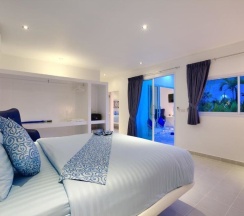 Семейный номер Standard с частичным видом на море в La Perle Luxury Boutique Hotel