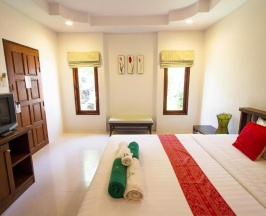 Двухместный номер Deluxe с видом на бассейн двуспальная кровать в The Green Beach Resort