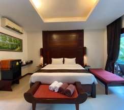Двухместная вилла с видом на бассейн двуспальная кровать в Howard Johnson by Wyndham Phuket Naiyang