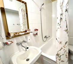 Трёхкомнатный номер с видом в атриум в Hotel park river
