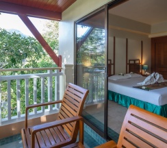 Двухместный номер Superior с балконом двуспальная кровать в Karon Princess Hotel