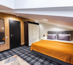 Двухместный номер с одной кроватью на мансардном этаже. в Key hotel