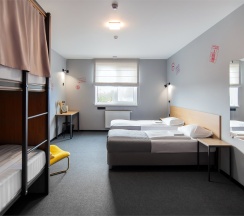 Семейный номер с общей ванной комнатой в Friday center