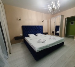 Апартаменты с 3 спальнями в Белое солнце