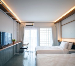 Двухместный номер Standard с балконом 2 отдельные кровати в Laekhon Nonbai Hotel