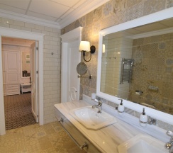 Ambassador в Hotel voyage