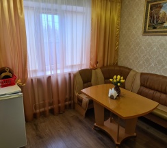 Номер люкс семейный с 1 односпальной и 1 двуспальной кроватью в Хопер