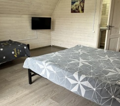 Шестиместные апартаменты с 3 комнатами с балконом в Якорь