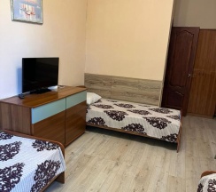 Стандартный трехместный номер в Ямал